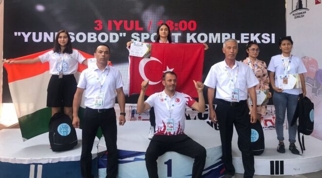ŞAMPİYON OLAN SPORCUNUN BAYRAK HASSASİYETİ