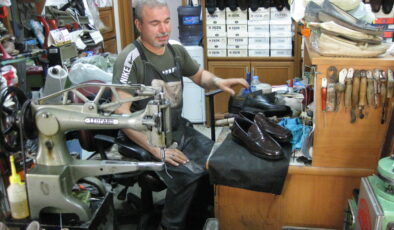 KUR ARTIŞI AYAKKABI TAMİRATLARINA OLAN TALEBİ ARTTIRDI