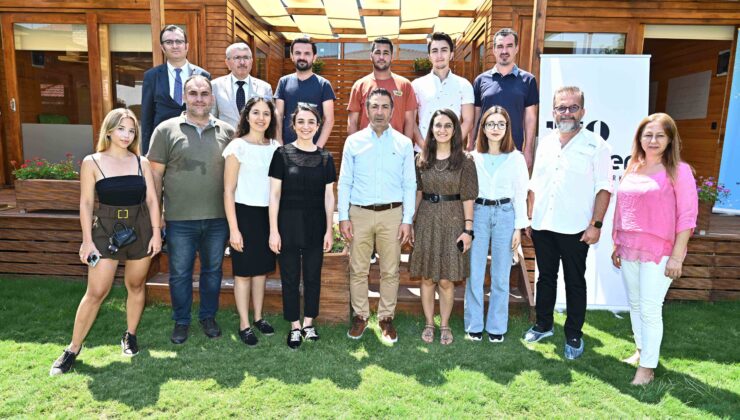 BAŞKAN ERDOĞAN, ESNAF ZİYARETİNİ KESİNTİSİZ SÜRDÜRÜYOR