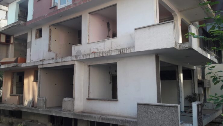 DENİZLİ’DE ESKİ BİNALAR YIKILIYOR