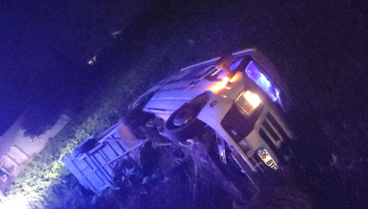 Kayısı işçilerini taşıyan minibüs devrildi: 14 yaralı