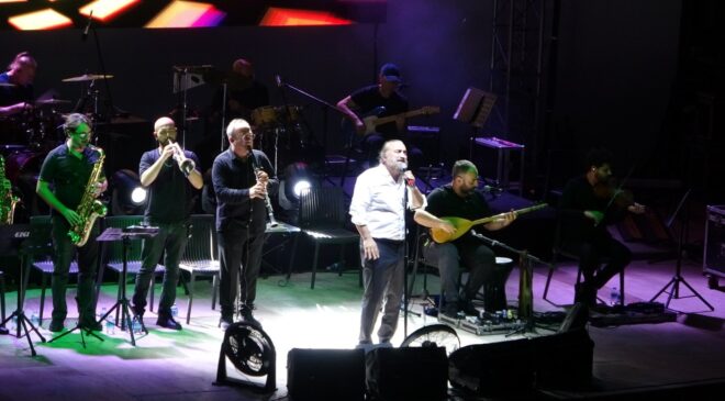 Denizli’de Volkan Konak rüzgarı esti