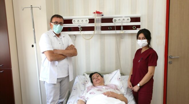 42 Yaşında İlk Gebeliğinde Üçüz Bebek Dünyaya Getirdi