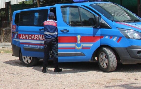 EĞLENCE MEKANINDA SİLAHLAR KONUŞTU; 3 YARALI
