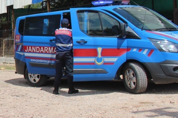 OĞLUNUN DARP EDİLDİĞİNİ GÖREN BABA DEHŞET SAÇTI; 1 ÖLÜ 3 YARALI