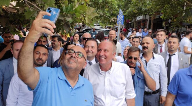 MUHARREM İNCE, DENİZLİ’DE ESNAFLA BİR ARAYA GELDİ