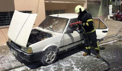 ALEV ALAN OTOMOBİLDE MADDİ HASAR OLUŞTU