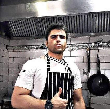 GENÇ AŞÇI APARTMANIN MERDİVENİNDE ÖLÜ BULUNDU