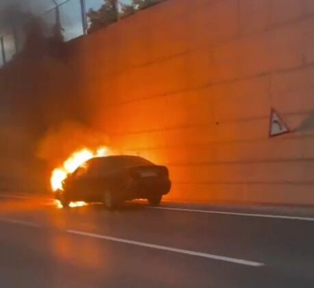 SEYİR HALİNDEKİ OTOMOBİL ALEV TOPUNA DÖNDÜ