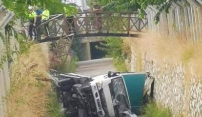 KONTROLDEN ÇIKAN DONDURMACI BOŞ KANALA KANALA UÇTU