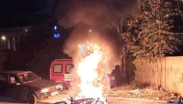 SEYİR HALİNDEKİ LÜKS MOTOSİKLET ALEV ALEV YANDI