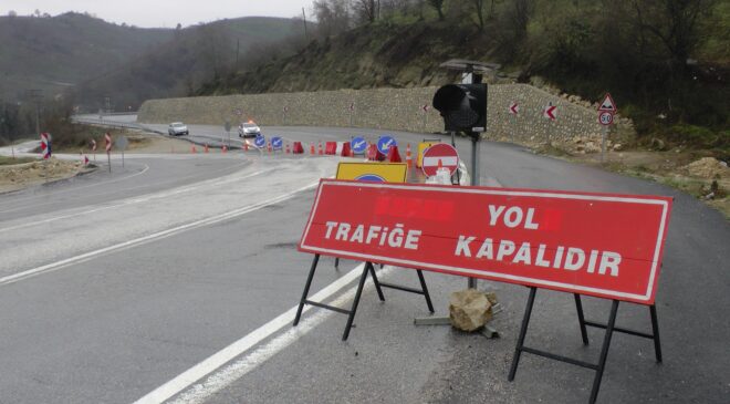 DENİZLİ – ÇARDAK KARAYOLUNDA ÇALIŞMALAR DEVAM EDİYOR