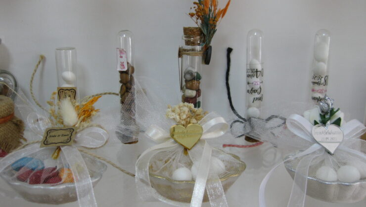 DÜĞÜN HEDİYELİKLERİ RAFLARDA KALDI