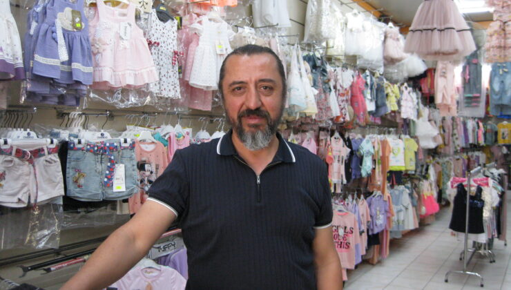 ÇOCUK KIYAFETLERİ PAZARI DURGUN