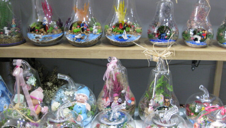 ÇİÇEKÇİLERİN YÜZÜ GÜLÜYOR