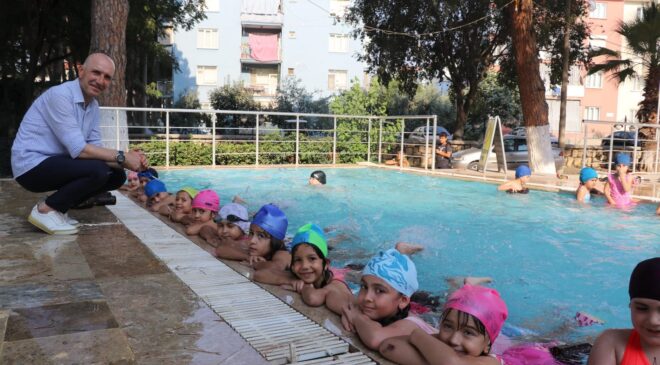 Başkan Özbaş, yoğun ilgi gören yaz spor okullarını ziyaret etti
