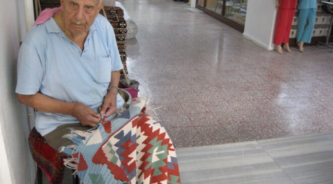 DOKUMA ÜRÜNLER USTA ELLERDE HAYAT BULUYOR