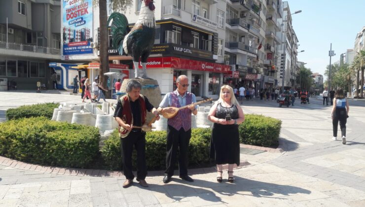 GRUP EGE’DEN ÇINAR MEYDANINDA MİNİ KONSER