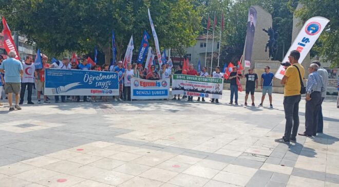 ÖĞRETMENLERDEN ‘BİZ UNVAN İSTEMİYORUZ’ EYLEMİ