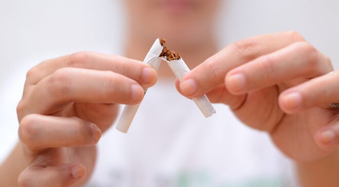 SİGARA İÇMEK KOLOREKTAL KANSER RİSKİNİ ARTIRIYOR!