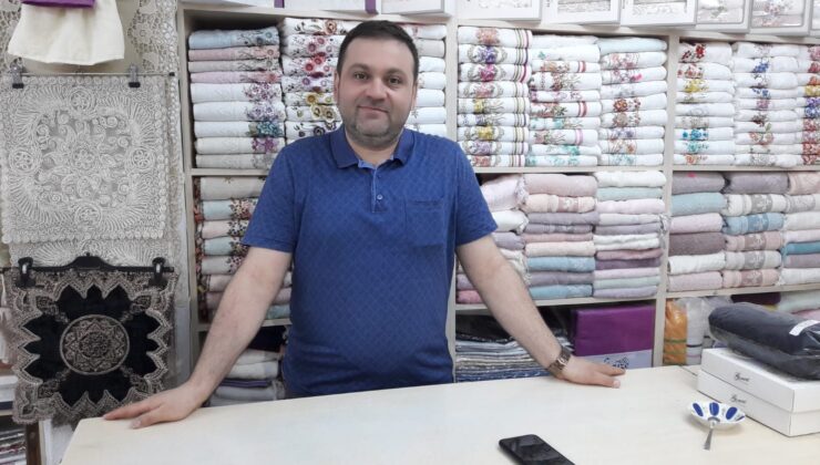 ESNAFLAR GEÇMİŞİNİ ARIYOR!