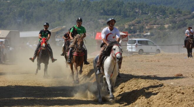 GELENEKSEL RAHVAN AT YARIŞLARI SONA ERDİ