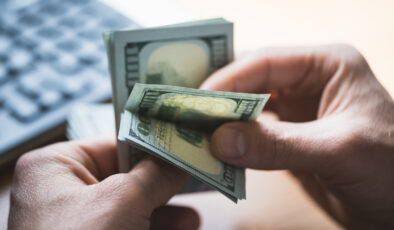 Yıl sonu dolar kuru beklentisi geriledi