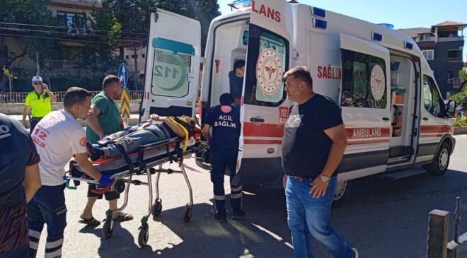 ELEKTRİKLİ BİSİKLETTEKİ 2 KİŞİNİN YARALANDIĞI KAZA ANININ GÖRÜNTÜLERİ ORTAYA ÇIKTI