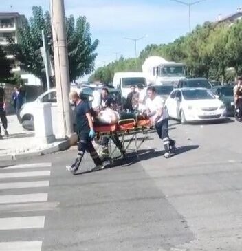 HASTANE YOLUNDA KAZA: 4 YARALI