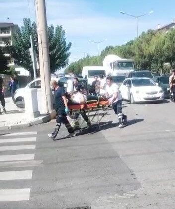 HASTANE YOLUNDA KAZA: 4 YARALI