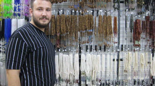 TESPİH GİBİ HEDİYELEŞMEK