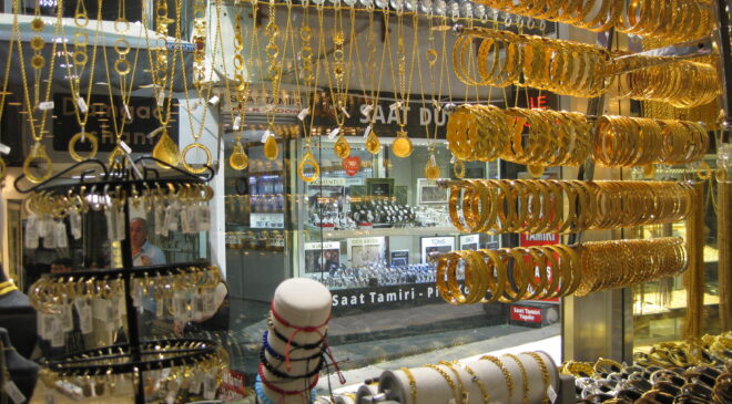 KUYUMCULAR ALTIN ÇAĞINI YAŞIYOR