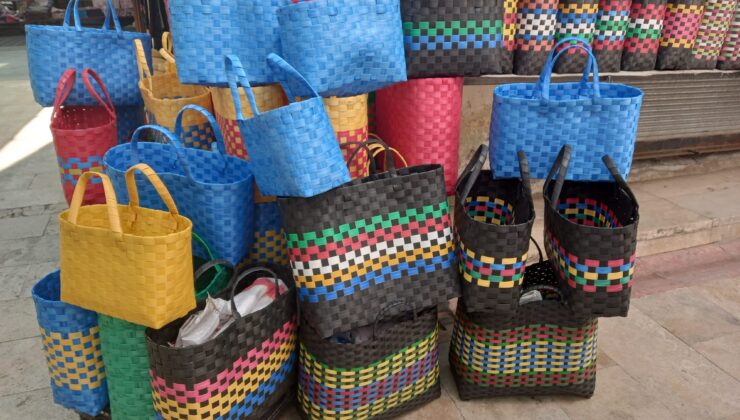 PAZAR ÇANTALARININ YERİNİ POŞETLER Mİ ALDI?