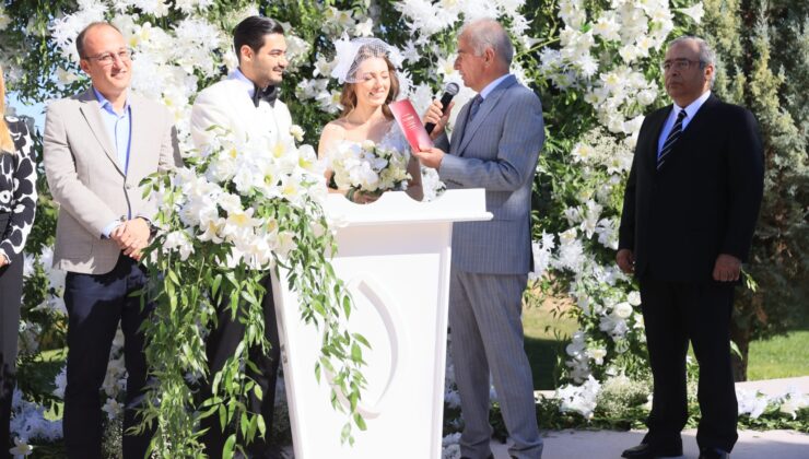 ÜSTEK AİLESİNİN MUTLU GÜNÜ