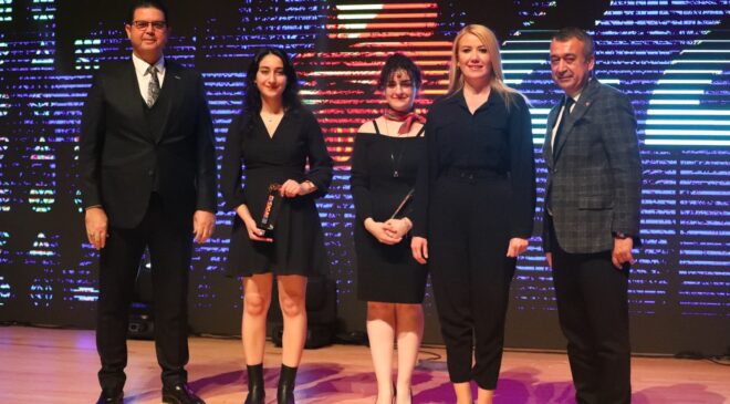 GENÇ TASARIMCILAR ÖDÜLLERİNİ ALDI