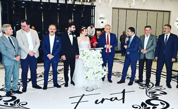 İŞ VE SİYASET DÜNYASI DÜĞÜNDE BULUŞTU