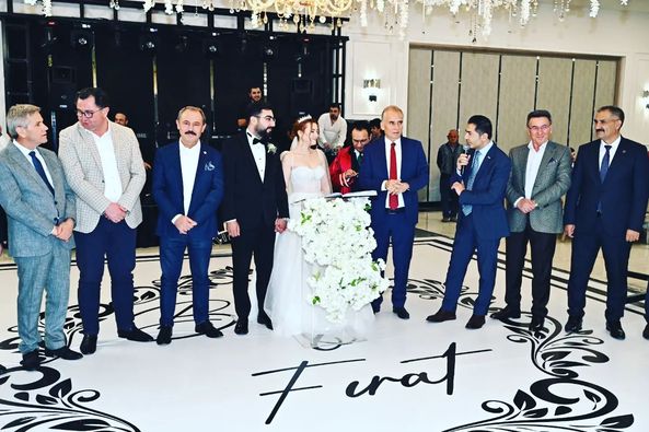 İŞ VE SİYASET DÜNYASI DÜĞÜNDE BULUŞTU