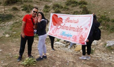 GENÇ ANTRENÖRDEN 2446 RAKIMDA SÜRPRİZ EVLİLİK TEKLİFİ