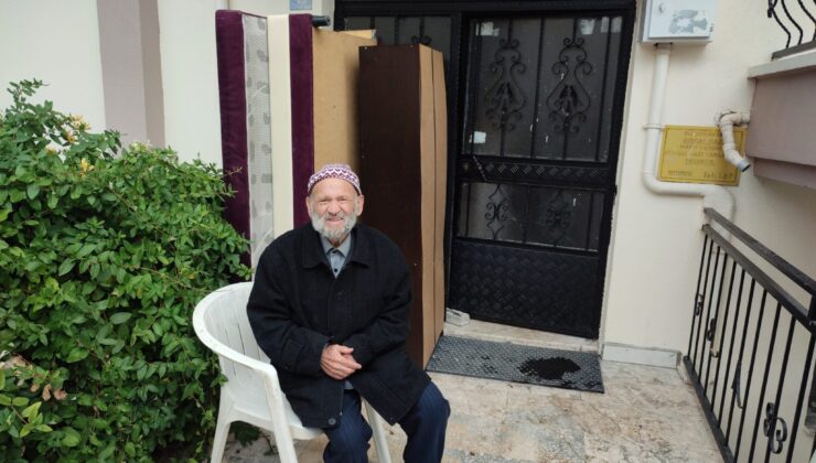 Engelli baba ve 7 kişilik ailesiyle emlakçı yüzünden yağmur altında sokakta kaldı