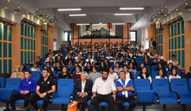 AMATÖR SPORUN ÖĞRENCİLERİN GELİŞİMİNDEKİ ROLÜ DOSTEK’TE KONUŞULDU