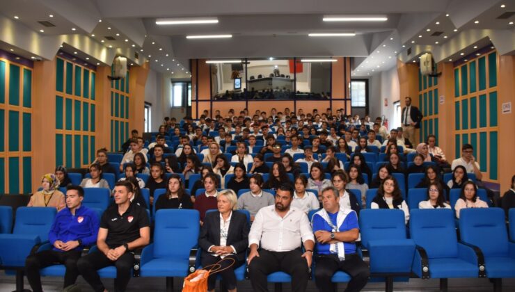 AMATÖR SPORUN ÖĞRENCİLERİN GELİŞİMİNDEKİ ROLÜ DOSTEK’TE KONUŞULDU