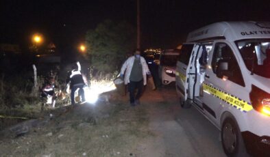 Eşini vahşice öldüren koca cesedi kilometrelerce el arabasıyla taşımış