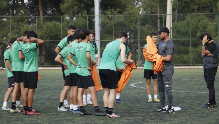 GENÇ HOROZLAR, 3 PUAN BEKLİYOR