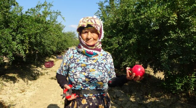 ZEHRA TEYZE, GENÇLERE TAŞ ÇIKARTIYOR