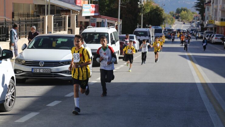ÇAMELİ’DE CUMHURİYET KOŞUSU YAPILDI