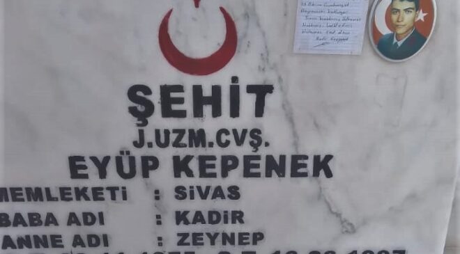 ŞEHİT ASKERİN MEZARINDAKİ NOT DUYGULANDIRDI