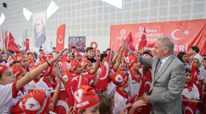 BAYRAM COŞKUSU YÜZME ŞENLİKLERİ İLE BAŞLADI