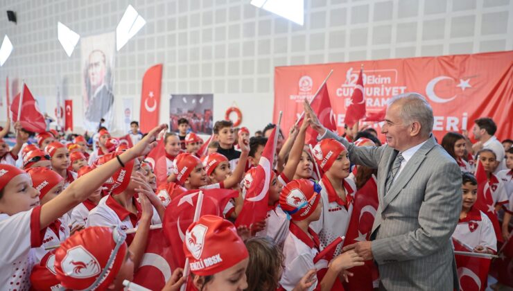 BAYRAM COŞKUSU YÜZME ŞENLİKLERİ İLE BAŞLADI