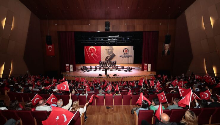 BÜYÜKŞEHİR’DEN CUMHURİYET KONSERİ