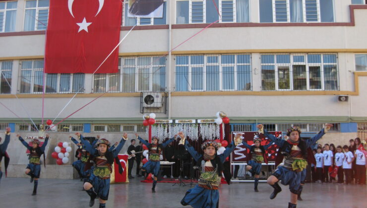 OKULLARDA BAYRAM COŞKUSU YAŞANDI